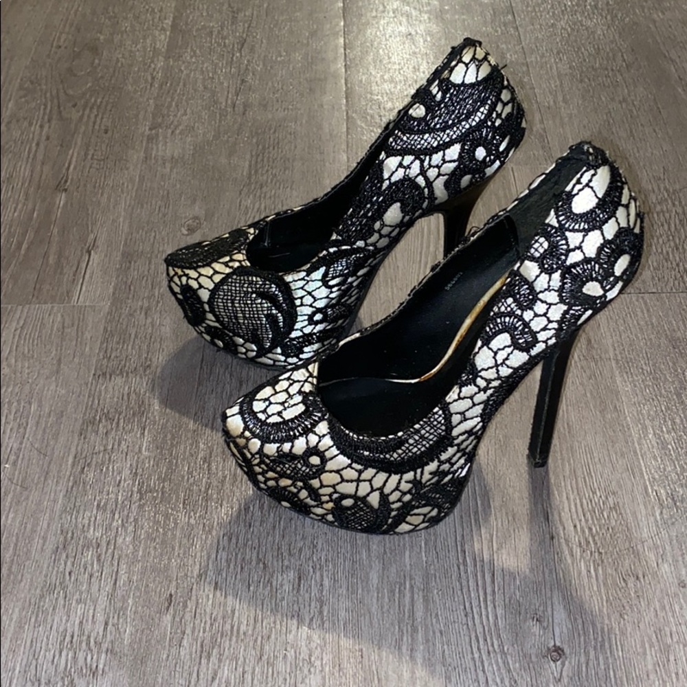 Black & white pumps!